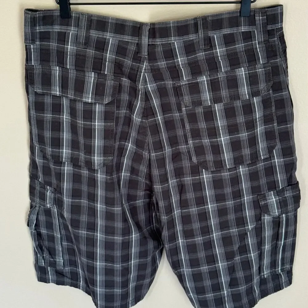 Wrangler Cargo Shorts Black Plaid size 36